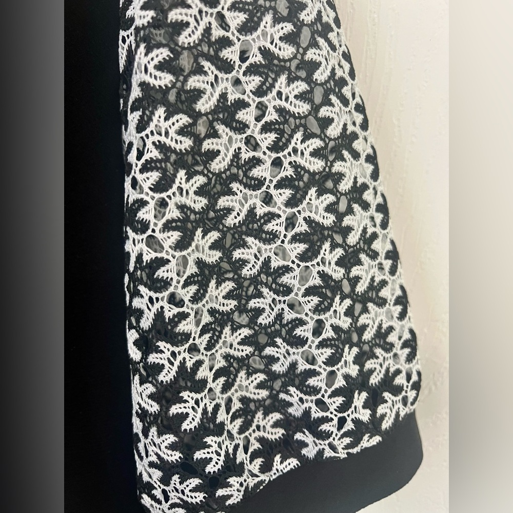 CECE Black & White Lace patterned Sleeves! New - Picture 3 of 3